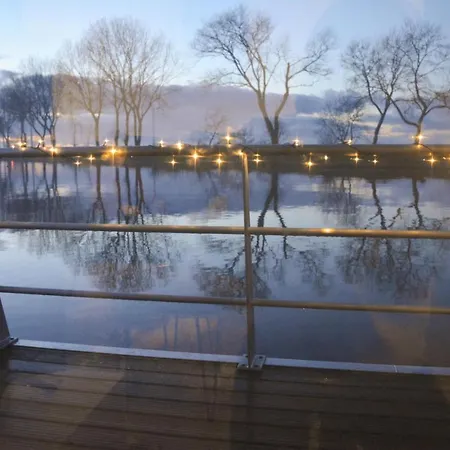 Houseboat Escapade