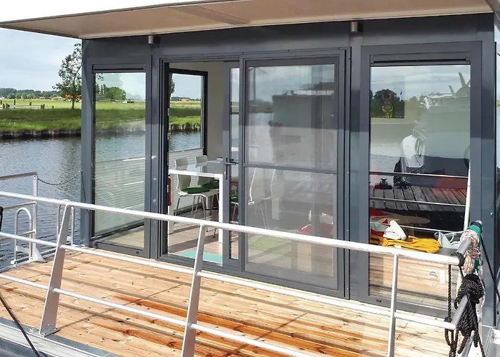 Houseboat Escapade 5*