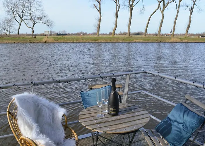 Houseboat Escapade Botel 5*