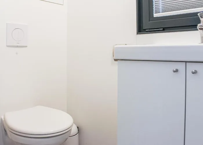 Botel Houseboat Escapade 5*