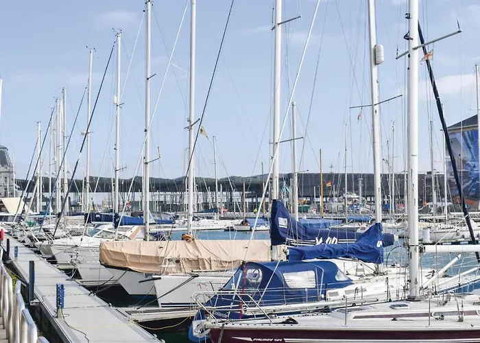 Botel Houseboat Escapade