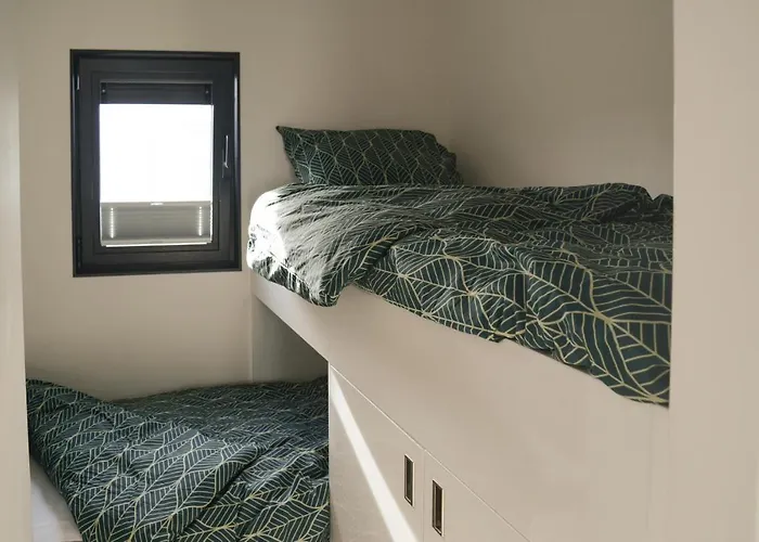 Houseboat Escapade Botel 5*